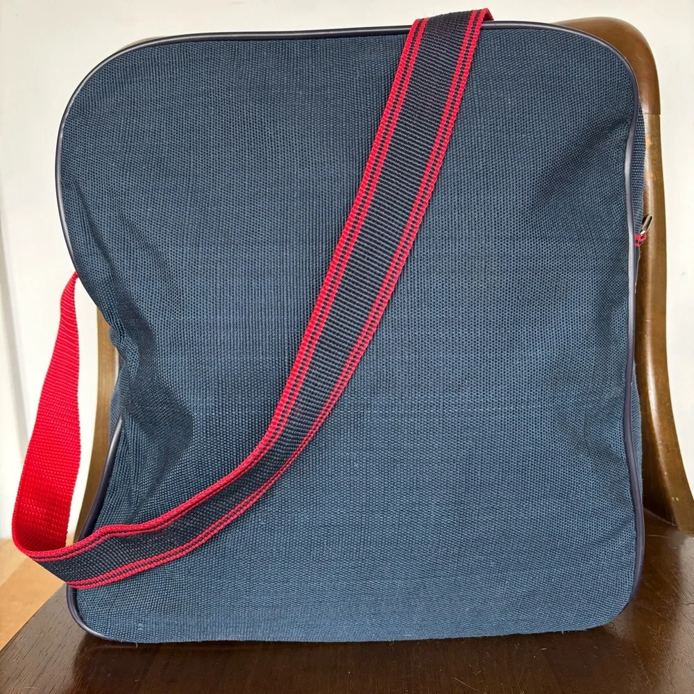 NWOT Vintage Oscar de la Renta Luggage Set—part 1 of a set of 3